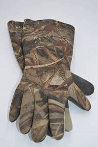 lot 144 image: Hunting Gloves