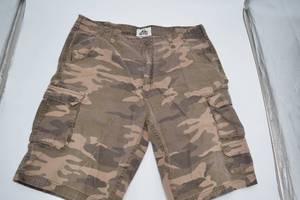 lot 162 image: Camo Cargo Shorts