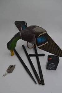lot 200 image: Lucky Duck Decoy Duck Caller