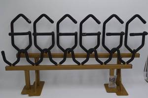 lot 10 image: Savior wall mounted gun rack