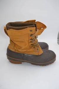 lot 365 image: Lacrosse Winter Boots
