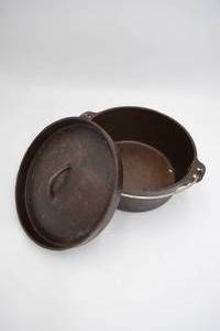 lot 19 image: Cast Iron Kettel with Lid 
