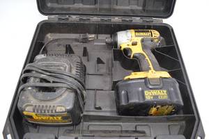 lot 22 image: Dewalt 18v Impact 
