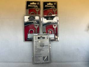 lot 7 image: 5x Master Lock Warded Padlock