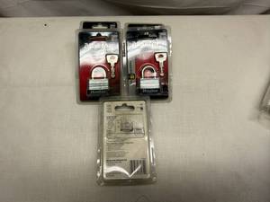 lot 9 image: 5x Master Lock Warded Padlock