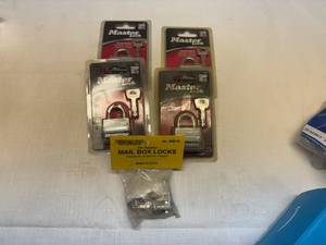 lot 10 image: 4x Master Lock Warded Padlock & 1 Mailbox Key