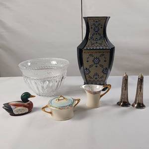 lot 38 image: Lot of Glass � Plated salt and pepper shaker � Italian made vase