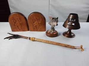 lot 44 image: Real Turkey Foot Back Scratcher � Buck Bookends and more