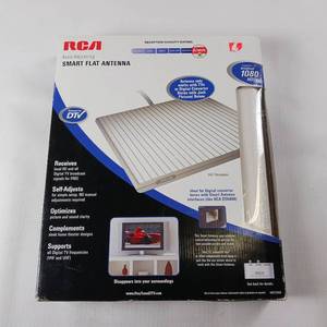 lot 19 image: Smart Flat antenna for digital TV