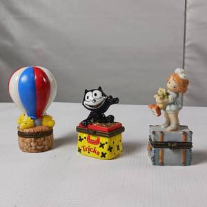 lot 101 image: Felix and Friend � Hot air balloon with Woodstock
