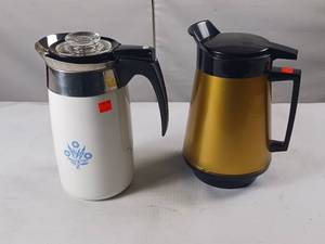 lot 135 image: Vintage 10 Cup Corning Percolator (No Cord) and Carafe