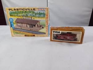 lot 153 image: PlasticVille and Tyco Railroad Collectibles