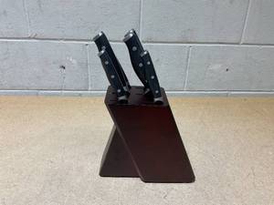 lot 202 image: Kitchen HQ Set of 6 Knifes With Wooden Knife Block