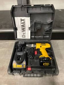 lot 2ZA image: DeWalt Cordless Drill Set with Charger and Manual in Case