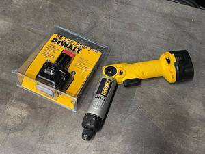 lot 7ZA image: DeWalt Cordless Screwdriver with 7.2V Battery Pack DW9057