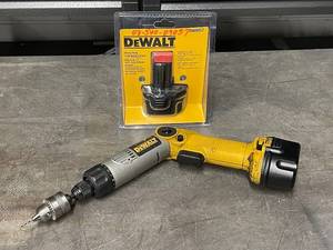 lot 11ZA image: DeWalt Cordless Drill with Battery Pack DW9057 Heavy Duty 12V Tool Set