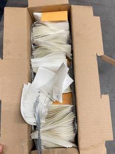lot 30AD image: ULINE S-2022PW White Tyvek Prewired Tags 1,000 Count 4.25x2 18 Inches