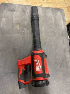 lot 30J image: Milwaukee M12 Compact Spot Blower with Battery Included - Model 0884-20