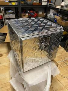 lot 34J image: Heavy Duty Aluminum Checker Plate Tool Storage Box with Lockable Latch