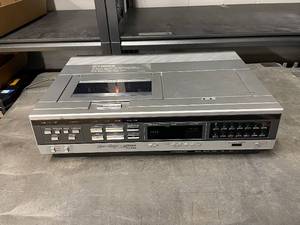 lot 37ZA image: Fisher FVH-530 VHS Video Cassette Recorder Studio Standard VCR Vintage