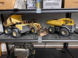 lot 48J image: Vintage Tonka Metal Toy Construction Vehicles - Dump Trucks & Loader