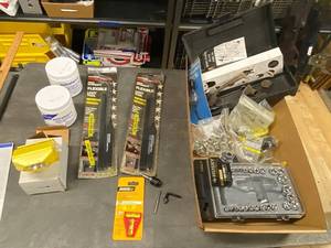 lot 50AD image: Comprehensive Tool Set with Husky Stubby Set, Flexible Lights, Torch, and Johnson Level for DIY Enthusiasts