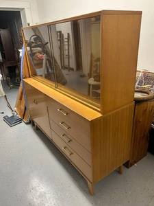 lot 5 image: Mid-Century Modern Wood China Hutch with Glass Doors