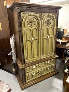lot 7 image: Vintage Ornate Armoire Cabinet with Shelves and Drawers 38x20x68