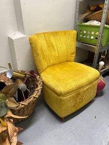 lot 11 image: Vintage Yellow Lounge Chair with Mid-Century Design