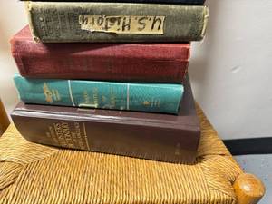 lot 97 image: Collection of 6 Vintage and Reference Hardcover Books