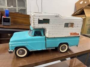 lot 99 image: Vintage Tonka Camper Truck Pressed Steel Toy