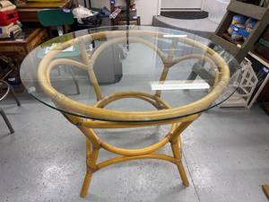lot 115 image: Round Rattan Dining Table with Glass Top