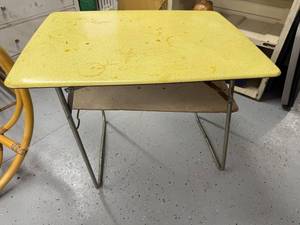 lot 118 image: Vintage Yellow Top Metal Folding Table with Shelf 30x24 Inches