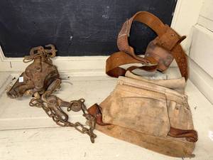 lot 162 image: Vintage Leather Linemans Tool Belt and Pouch with Chain Fall Arrest Hardware