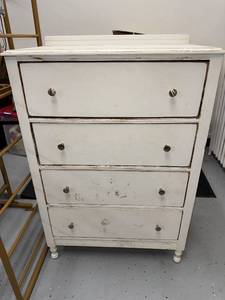 lot 163 image: White Wood 4-Drawer Dresser with Vintage Distressed Finish