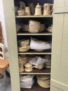 lot 351 image: Large Collection of Vintage Pfaltzgraff Stoneware Dishes and Serveware with Brown Floral Designs