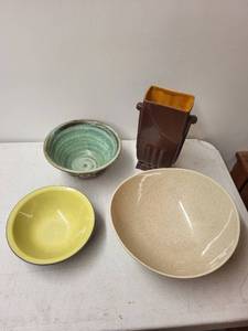 lot 303 image: Collection of 3 Vintage Bowls and Brown Art Deco Style Vase