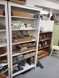 lot 309 image: White Wooden 5-Shelf Bookcase