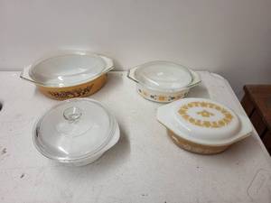 lot 321 image: Set of 4 Vintage Pyrex Casserole Dishes with Lids Assorted Patterns