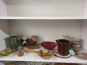 lot 329 image: Eclectic Home Decor and Vintage Pottery Collection