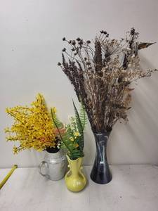 lot 364 image: Set of 3 Decorative Vases with Assorted Artificial and Dried Floral Arrangements