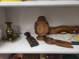 lot 373 image: Collection of Vintage Wood and Brass Decorative Pieces
