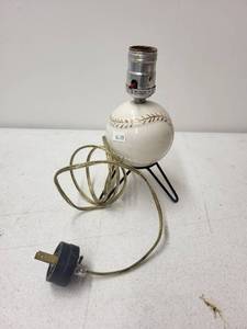 lot 379 image: Vintage Braves Baseball Table Lamp with Ceramic Base