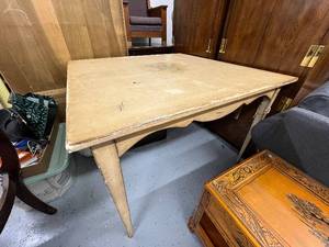 lot 44 image: Vintage Painted Triangular Wooden Table with Floral Design