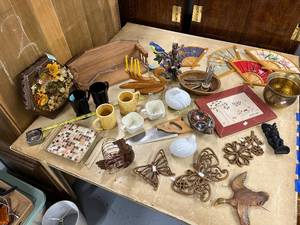 lot 54 image: Collection of Vintage Home Decor and Kitchenware Items