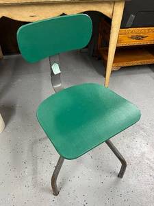 lot 58 image: Vintage Industrial Green Metal Adjustable Swivel Chair