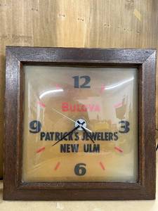 lot 85 image: Vintage Bulova Patricks Jewelers New Ulm Wall Clock with Wood Frame
