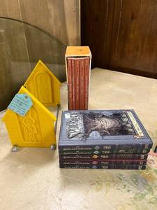 lot 129 image: Vintage Yellow Childrens Book Holder with Assorted Book Sets