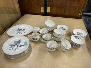 lot 137 image: Homer Laughlin Rhythm Lotus Thai Dinnerware Set