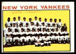 lot 65 image: New York Yankees w Mickey Mantle  1964 Topps #433   Vintage Baseball Card